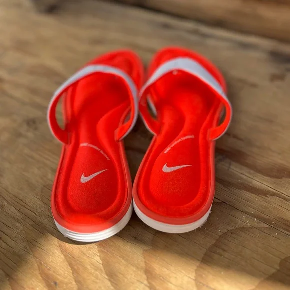 NIKE | Women's Solarsoft Comfort Thong Bright Crimson/White 10 - Picture 4 of 7